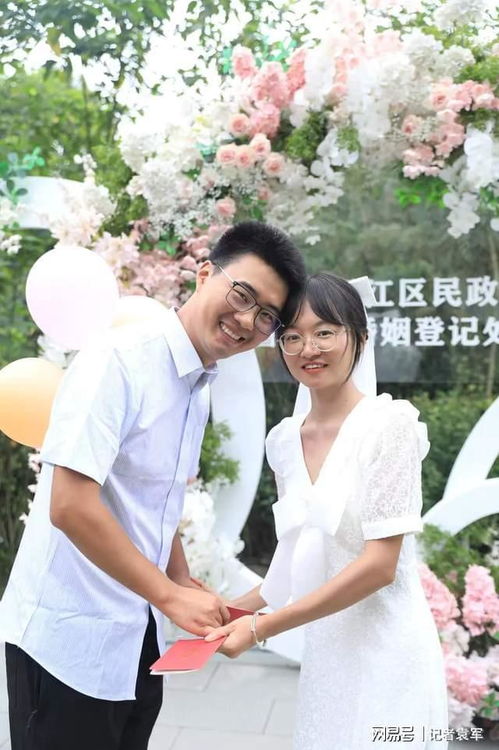 成都市温江区七夕集体婚礼引领婚俗新风尚